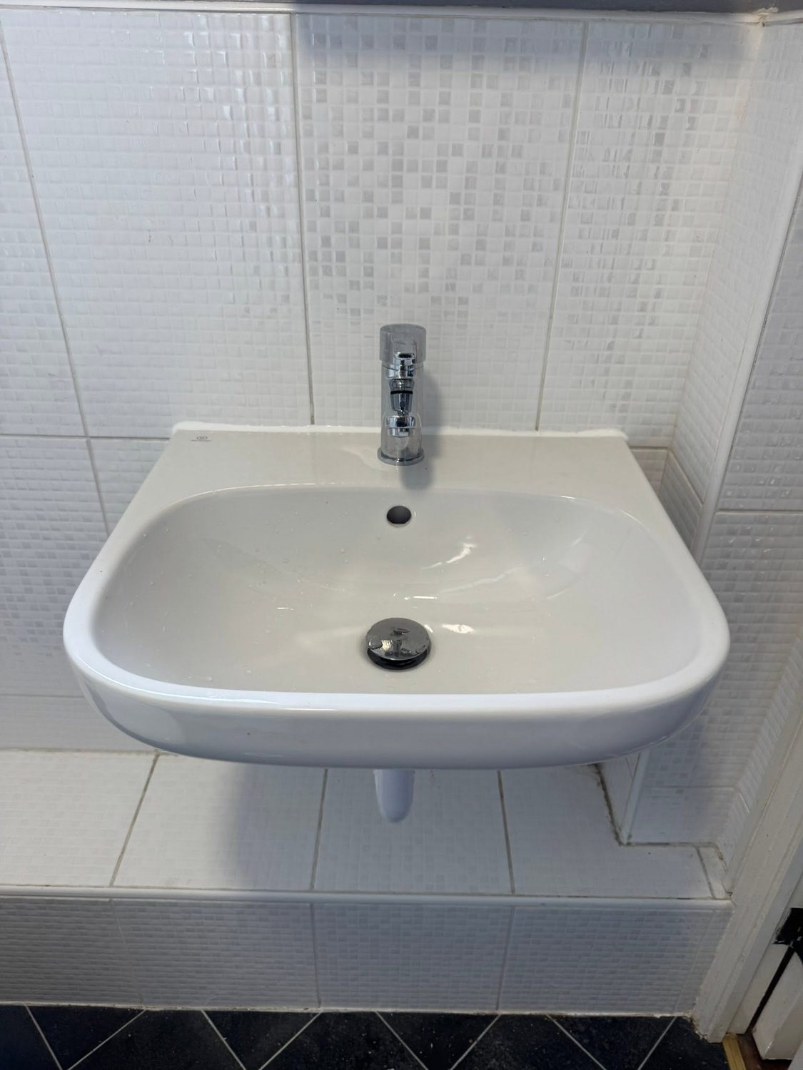 Brand new basin fitted and tested